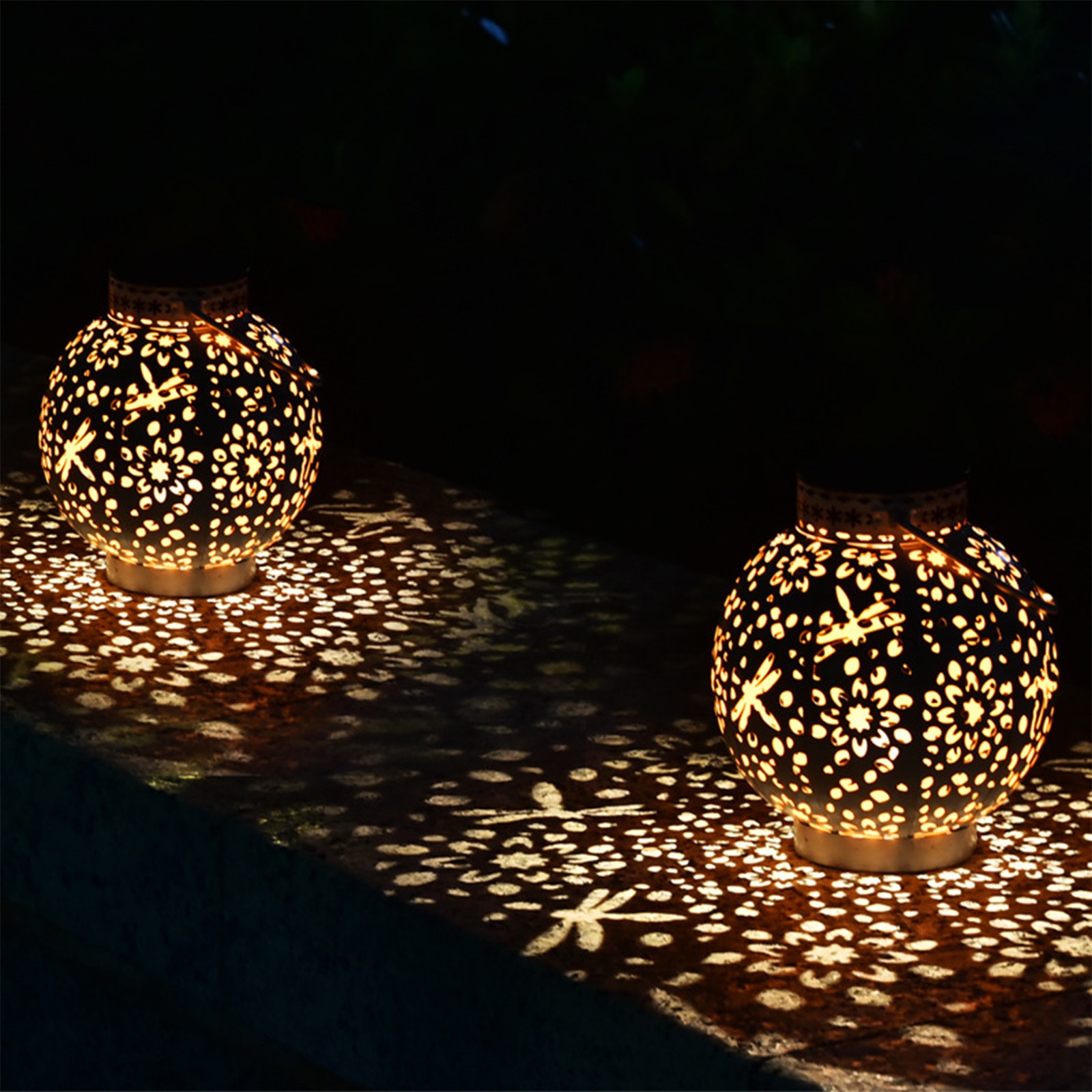 Solar Outdoor Lanterns Retro Hanging Light for Yard Tree Fence Patio Landscape with Handle Garden Decoration Waterproof LED Lamp
